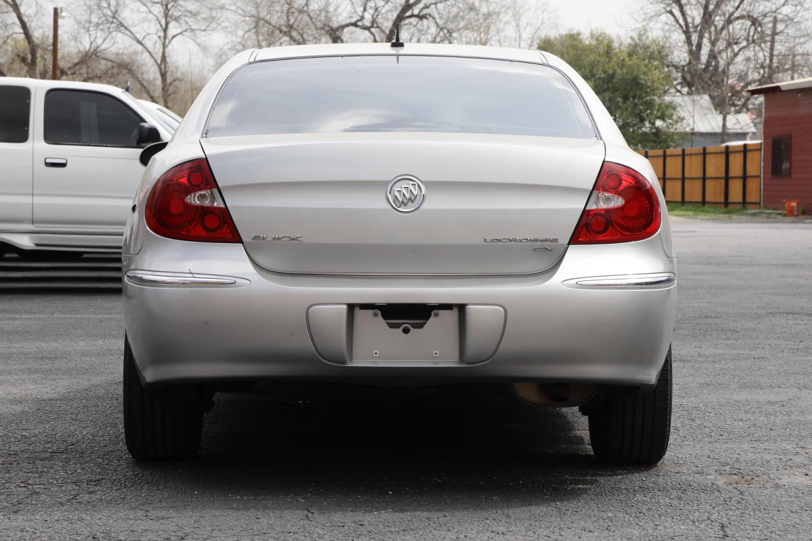 2008 SILVER BUICK LACROSSE CX (2G4WC582081) with an 3.8L V6 OHV 12V engine, 4-SPEED AUTOMATIC transmission, located at 420 E. Kingsbury St., Seguin, TX, 78155, (830) 401-0495, 29.581060, -97.961647 - Photo#5